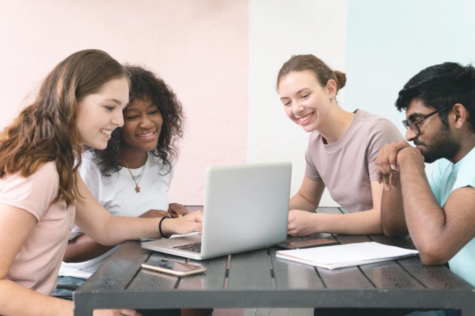 Professionelle Arbeitsumgebung mit modernen Analysewerkzeugen